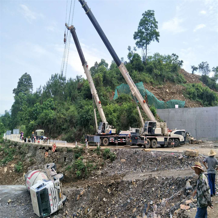 淄博临淄汽车掉沟里叫吊车救援要多少钱